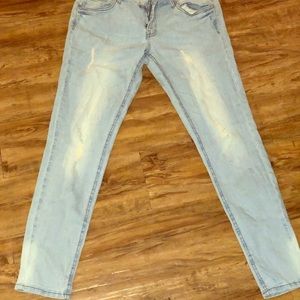 F21 distressed skinny jeans